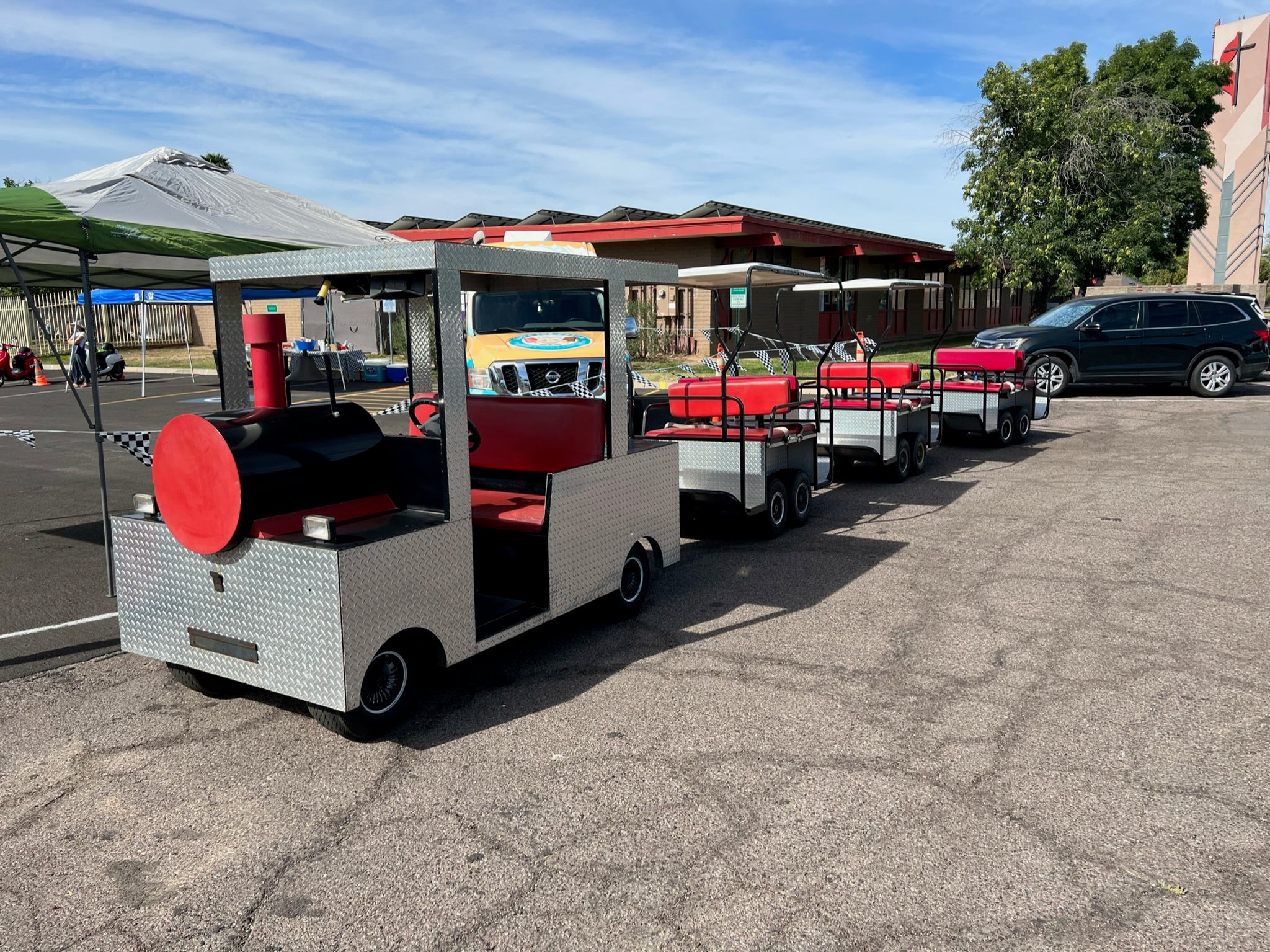 Train Rental Trackless Train – A Perfect Party Rental