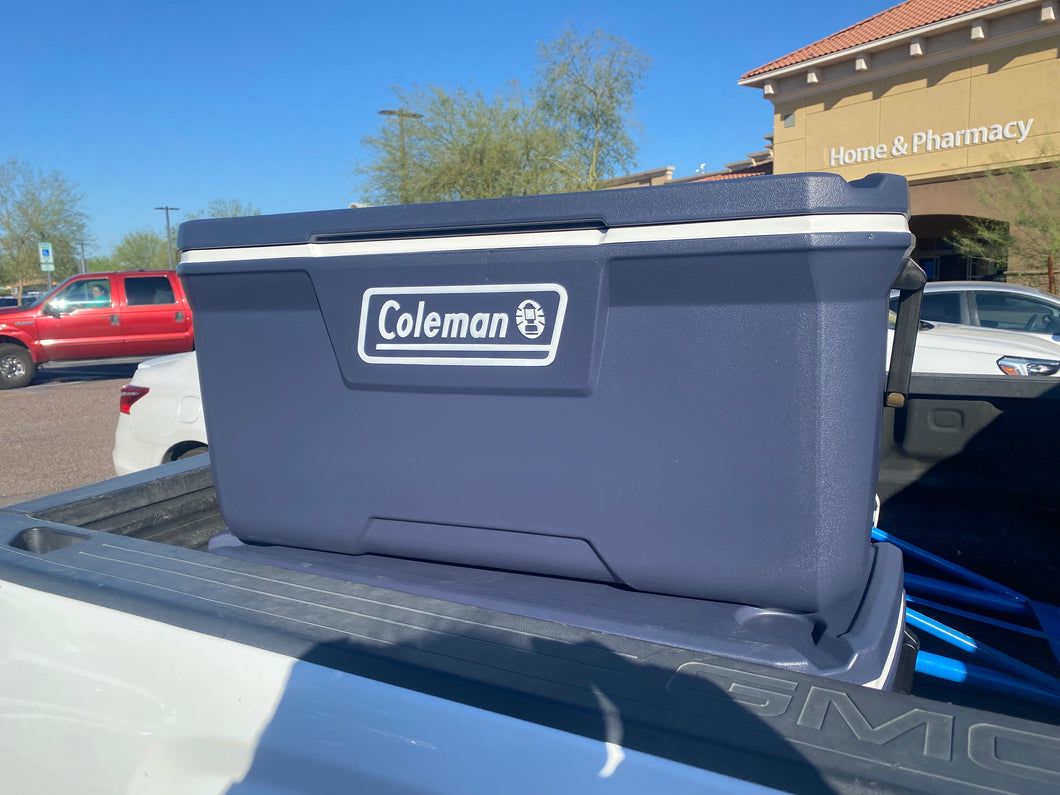 Ice chest/ cooler/ Igloo